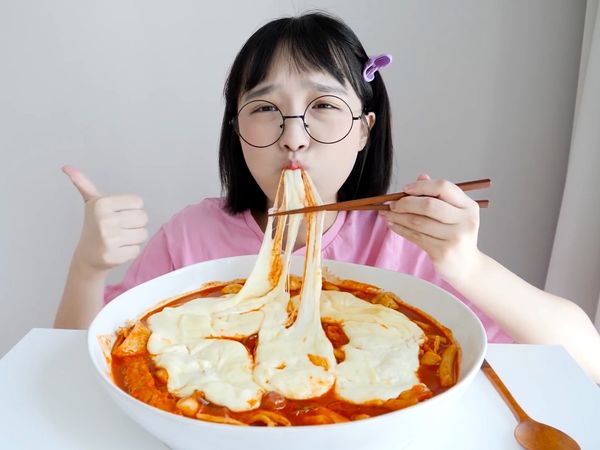 Nado's Mukbang - Farra Tentadora de Tteokbokki do Nado