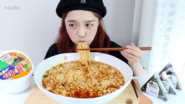 Nado's Mukbang - Excursão de Conveniência CVS e Ramyeon do Nado