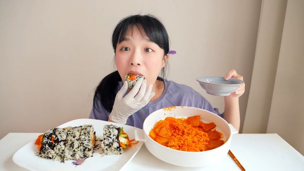 Nado's Mukbang - Delícias de Tteokbokki e Corn Dog do Nado