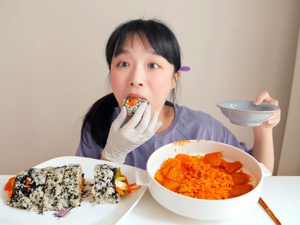 Nado's Mukbang - Delícias de Tteokbokki e Corn Dog do Nado