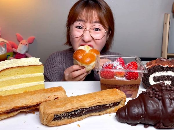Cossert's Mukbang - Extravagância de Scones Gigantes da Cossert