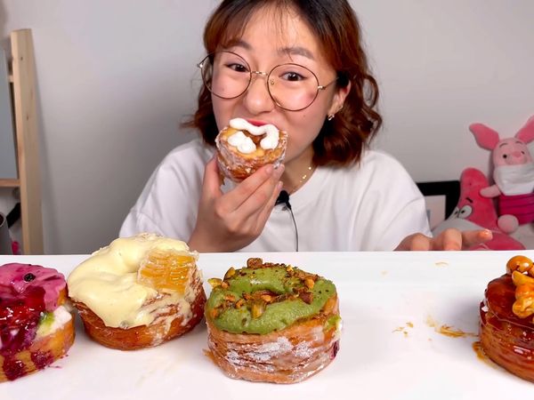 Cossert's Mukbang - Prazeres de Pastéis Cremosos da Cossert