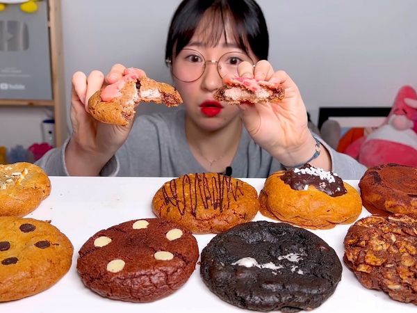 Cossert's Mukbang - Mini Bolos e Cookies da Cossert