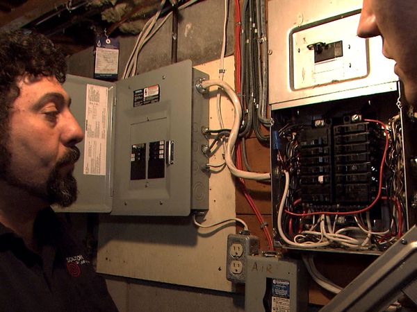 Holmes - Inspector de viviendas - Lo que la corriente se llevó