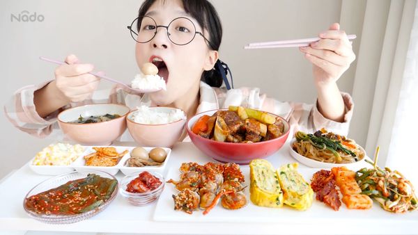 Nado's Mukbang - Exploração de Sabores e Refeições Coreanas do Nado