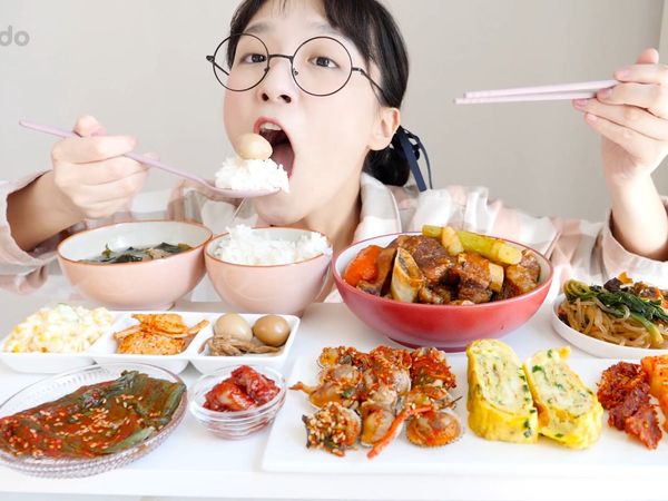 Nado's Mukbang - Exploração de Sabores e Refeições Coreanas do Nado