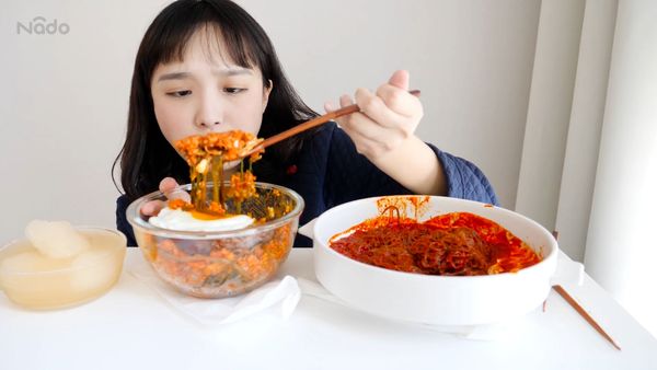 Nado's Mukbang - Tour Culinário Coreano Picante do Nado