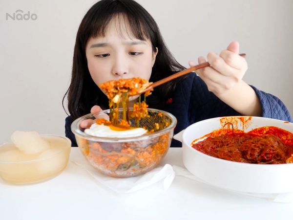 Nado's Mukbang - Tour Culinário Coreano Picante do Nado