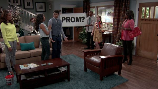 Instant Mom - Baile de graduación