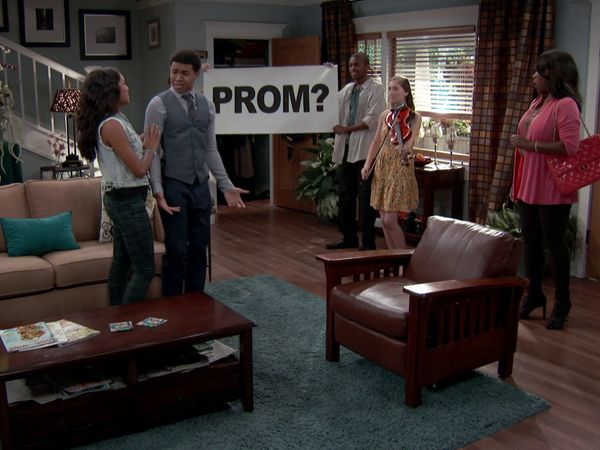 Instant Mom - Baile de graduación
