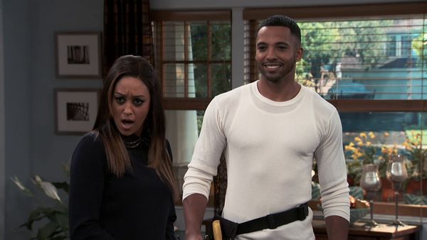 Mamãe Instantânea - Um velho amigo deveria ser contratado?