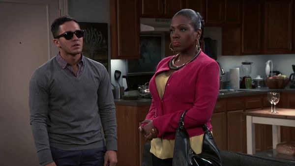 Instant Mom - Hacer la vista gorda