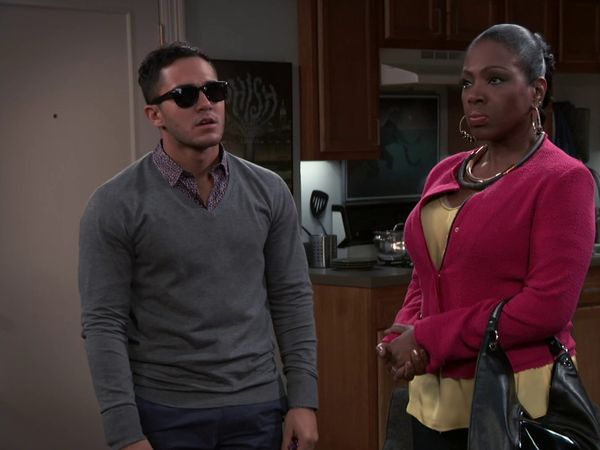 Instant Mom - Hacer la vista gorda