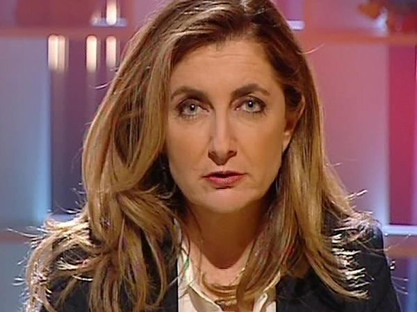 Bastardi - Valentina e il telefono