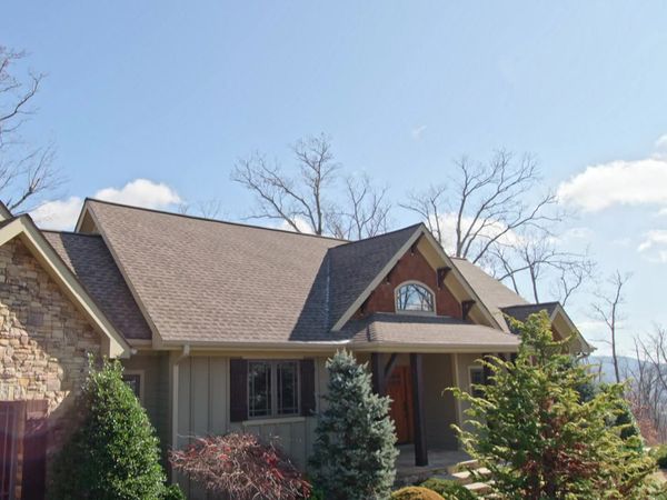 Mountain Life - Hendersonville Mountain Home