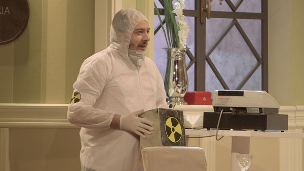 Comedy Central La cena dei cretini - L'attentato (Ex-l'assessore)