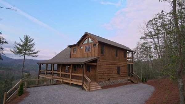 Mountain Life - Beautiful Homes in the North Georgia Mountains