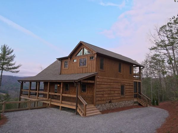 Mountain Life - Beautiful Homes in the North Georgia Mountains