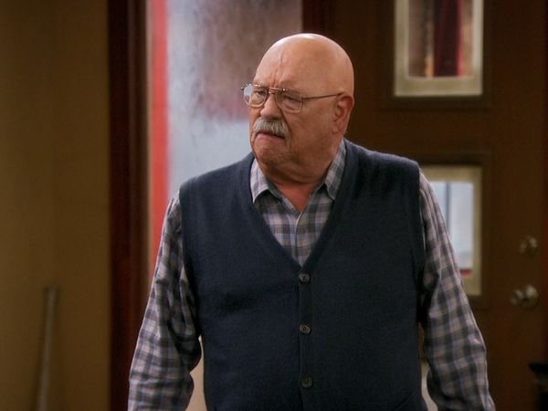 Anger Management - Charlie; Lacey & The Dangerous Plumber