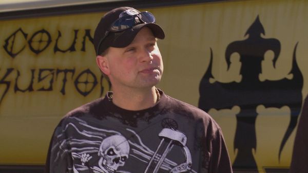 Counting Cars - Black, White and Hotrod All Over