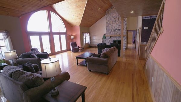Log Cabin Living - Wisconsin Lakeside Cabin Hunt