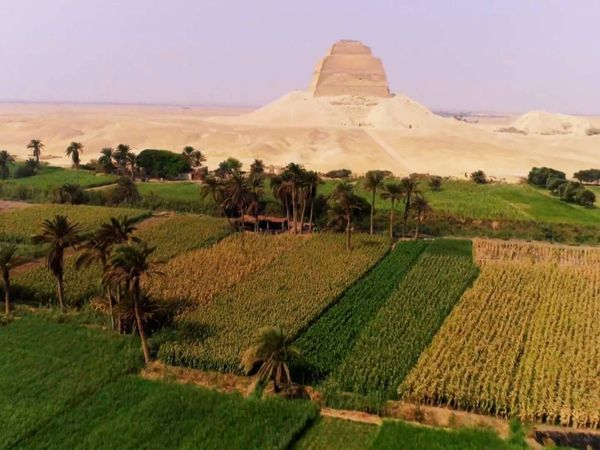 The Pyramids: Solving the Mystery - Meidum and the Mystery of the False Pyramid