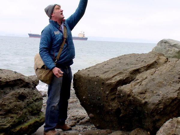 Treehouse Masters - Levitating Lighthouse