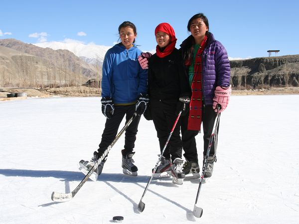 Geo-Reportage - Eishockey - Mädchentraum im Himalaya