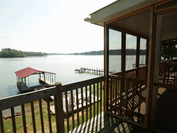 Lakefront Bargain Hunt - Docking at Lake Greenwood