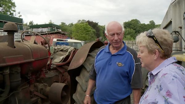 Bangers and Cash - Sue Tractors & Rodney Ensign