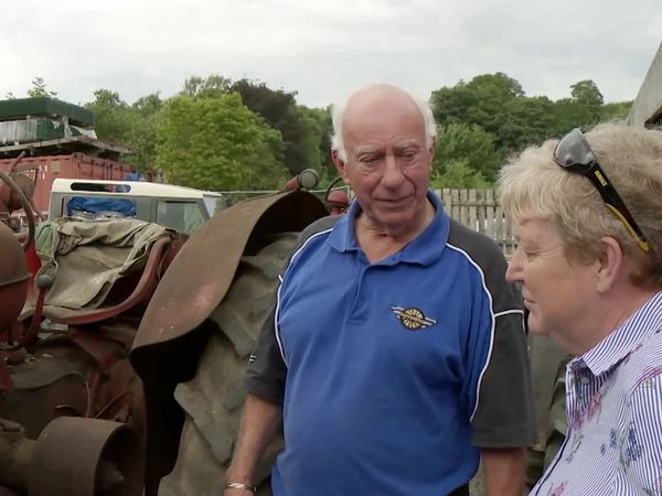 Bangers and Cash - Sue Tractors & Rodney Ensign