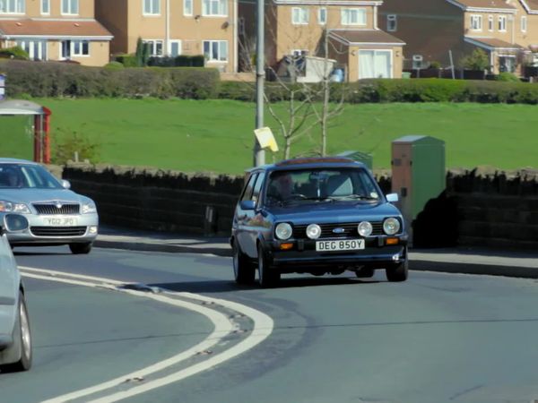 Bangers and Cash - Bentley & Ford XR2
