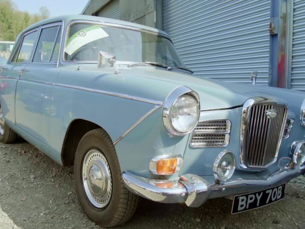 Bangers and Cash - Austin A35 & Jaguar E-Type