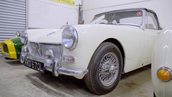 Bangers and Cash - MG Midget, Austin-Healey Sprite & Ford RS2000