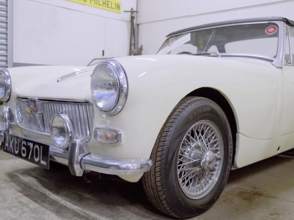 Bangers and Cash - MG Midget, Austin-Healey Sprite & Ford RS2000