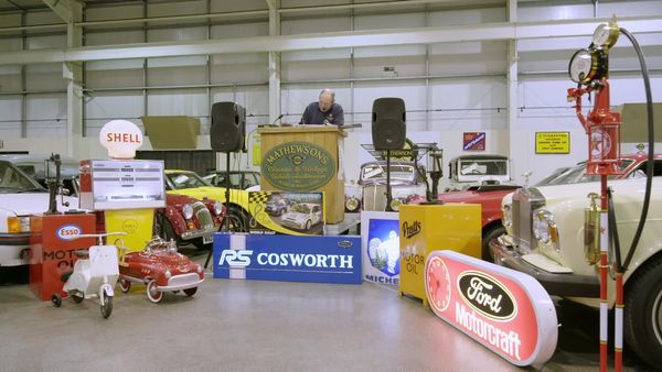 Bangers and Cash - Ford Zodiac Farnham Estate & Triumph Toledo