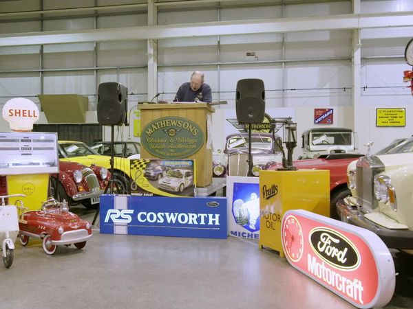 Bangers and Cash - Ford Zodiac Farnham Estate & Triumph Toledo