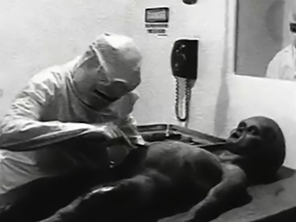 History's Greatest Hoaxes - Alien Autopsy