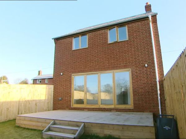 Homes Under The Hammer - Episode 1