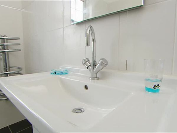 Homes Under The Hammer - Episode 13