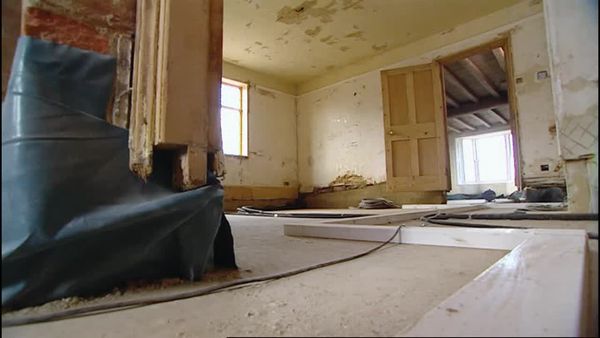 Homes Under The Hammer - Episode 13