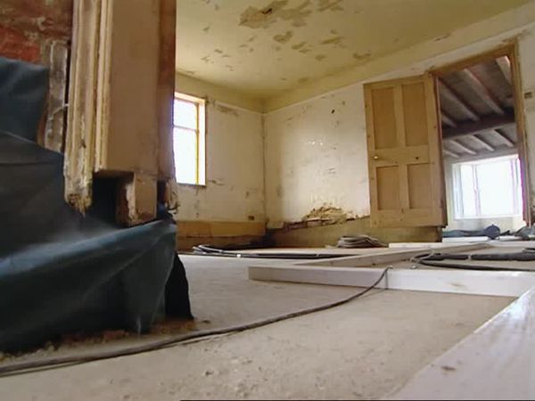 Homes Under The Hammer - Episode 13