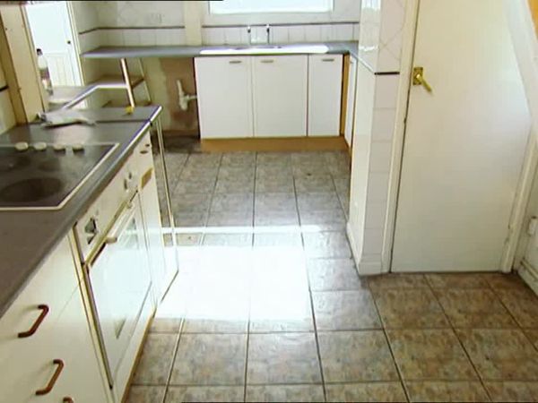 Homes Under The Hammer - Episode 19