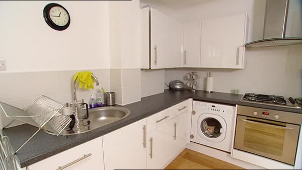 Homes Under The Hammer - Episode 1