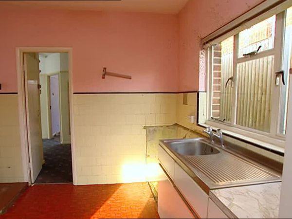 Homes Under The Hammer - Episode 19