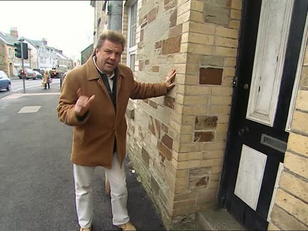 Homes Under The Hammer - Episode 13