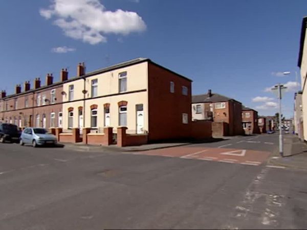 Homes Under The Hammer - Episode 13