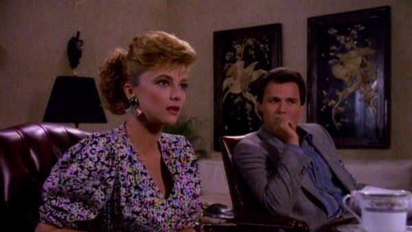 Dynasty - Duello con telecamera