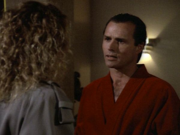 Dynasty - Una sorpresa per Dex