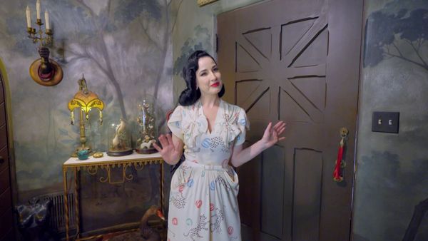 MTV Cribs LT - Janel Parrish / Scotty Pippen Jr. / Dita Von Teese
